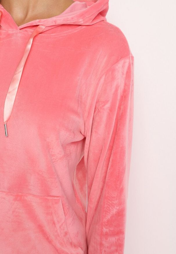 Born2be - Różowy Komplet Dresowy z Bawełną Bluza z Kapturem i Kieszenią Spodnie z Gumką w Talii Quesaria. Kolor: różowy. Materiał: bawełna, dresówka