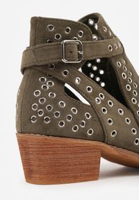 Renee - Zielone Botki Vices na Słupku w Stylu Kowbojek z Metalicznymi Aplikacjami i Wycięciami Virori. Zapięcie: sprzączka. Kolor: zielony. Materiał: jeans, zamsz. Wzór: aplikacja. Obcas: na słupku #4