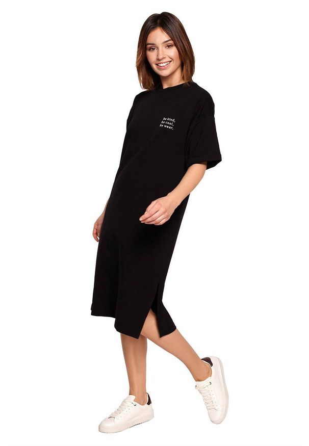 Be Active - Swobodna shirtowa sukienka midi z krótkim rękawem czarna. Kolor: czarny. Długość rękawa: krótki rękaw. Długość: midi