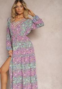Renee - Różowa Sukienka z Dekoltem w V o Rozkloszowanym Fasonie w Print Paisley Akka. Okazja: na co dzień. Kolor: różowy. Materiał: zamsz, skóra. Wzór: paisley, nadruk. Styl: elegancki, casual #3