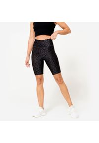 DOMYOS - Legginsy krótkie fitness damskie Domyos ciemnoszare w panterkę. Stan: podwyższony. Kolor: szary. Materiał: materiał, poliester, elastan. Długość: krótkie. Wzór: motyw zwierzęcy. Sport: fitness