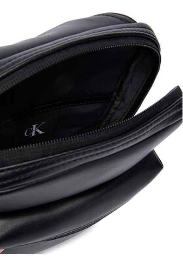 Calvin Klein Saszetka Bold Logo Webbing Sling LV04D3449G Czarny. Kolor: czarny. Materiał: skóra