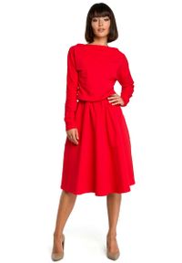 MOE - Czerwona Rozkloszowana Dzianinowa Sukienka z Gumką w Tali. Kolor: czerwony. Materiał: dzianina