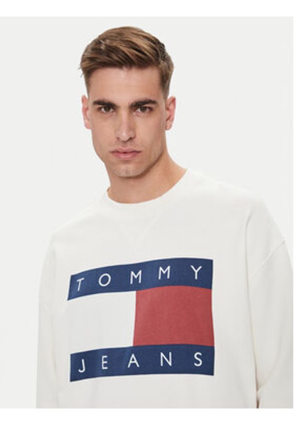 Tommy Jeans Bluza Big Flag DM0DM19222 Biały Relaxed Fit. Kolor: biały. Materiał: bawełna