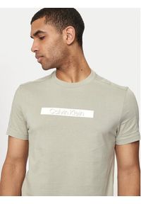 Calvin Klein T-Shirt Shadow Logo K10K113110 Beżowy Regular Fit. Kolor: beżowy. Materiał: bawełna #4