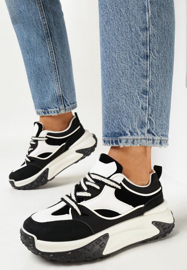 Born2be - Czarne Sneakersy z Ozdobnymi Sznurowadłami i Wstawkami Plesca. Nosek buta: okrągły. Zapięcie: sznurówki. Kolor: czarny. Materiał: materiał, syntetyk, nubuk. Obcas: na obcasie. Wysokość obcasa: niski