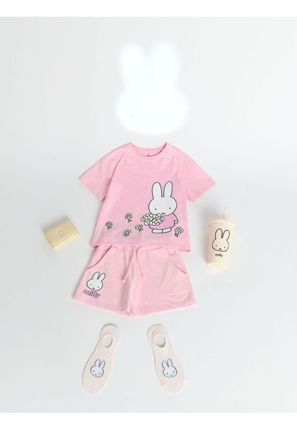 Sinsay - Bawełniane szorty z nadrukiem Miffy - różowy. Kolor: różowy. Materiał: bawełna. Wzór: nadruk
