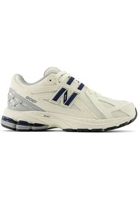 Buty dziecięce New Balance PC1906EU – beżowe. Kolor: beżowy. Materiał: guma, syntetyk, materiał. Szerokość cholewki: normalna #1