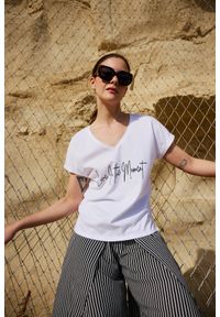 MOODO - T-shirt z nadrukiem biały. Kolor: biały. Materiał: bawełna. Wzór: nadruk #1