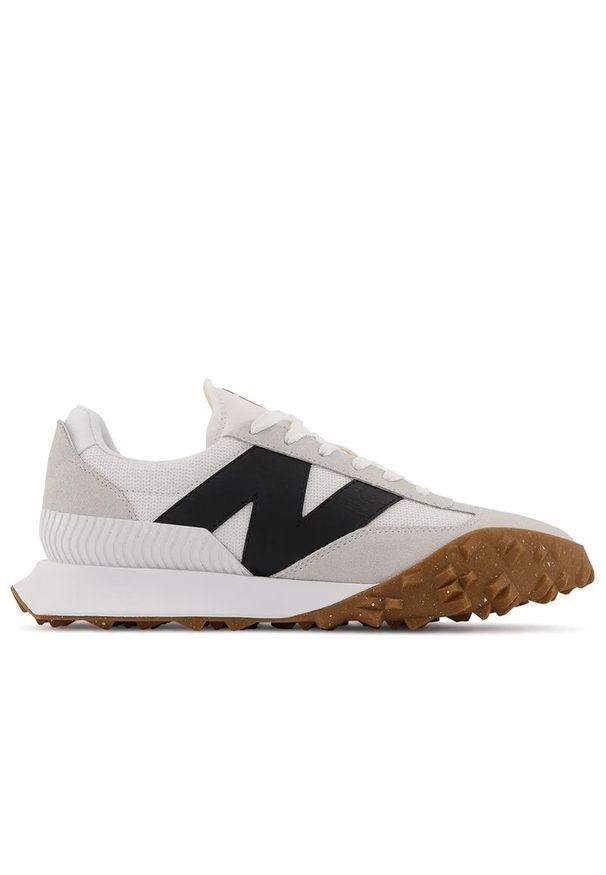 Buty New Balance UXC72SD - białe. Okazja: na co dzień. Kolor: biały. Materiał: skóra, zamsz, materiał, guma, syntetyk. Szerokość cholewki: normalna. Sport: turystyka piesza