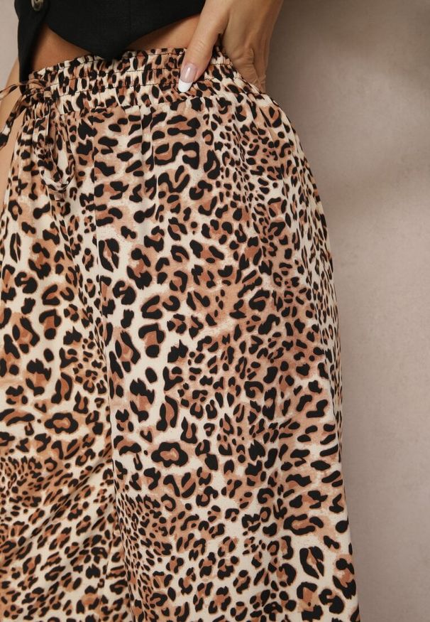 Renee - Beżowo-Brązowe Spodnie Wide Leg z Gumką w Talii w Panterkowy Wzór Filanira. Okazja: na co dzień. Kolor: czarny. Styl: casual, elegancki