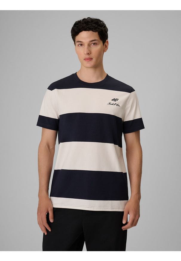 4f - 4F T-shirt regular z nadrukiem męski - granatowy XXL. Okazja: na co dzień. Kolor: niebieski. Materiał: materiał, bawełna, jeans, dresówka, dzianina. Wzór: nadruk. Styl: klasyczny, casual