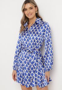 Born2be - Niebieska Koszulowa Sukienka z Wiązanym Paskiem Atheneta. Kolor: niebieski. Materiał: materiał. Wzór: nadruk. Typ sukienki: koszulowe #1