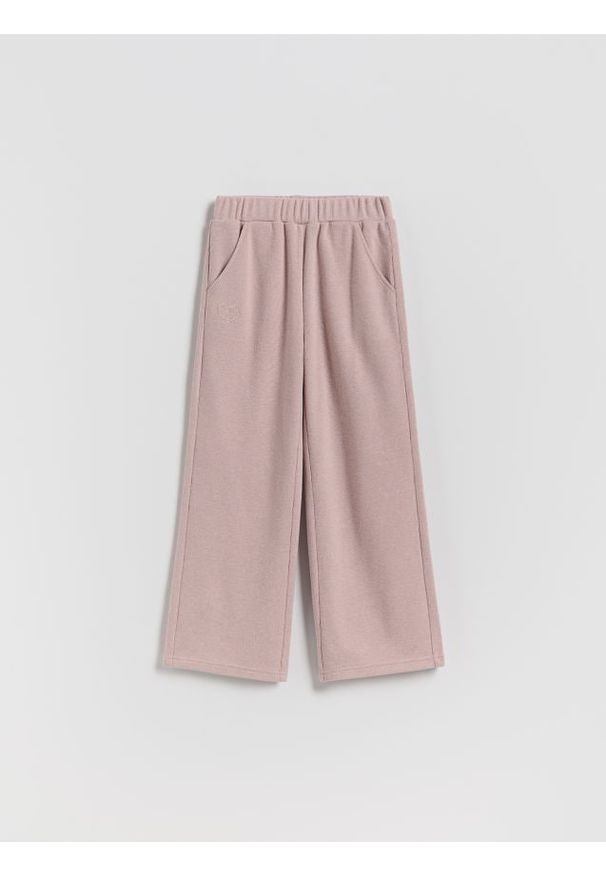 Reserved - Dzianinowe spodnie z haftem - brudny róż. Kolor: różowy. Materiał: dzianina. Wzór: haft