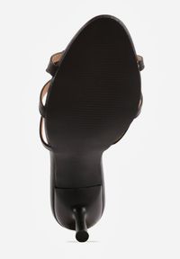 Renee - Czarne Klapki na Szpilce z Ozdobnym Kwiatkiem Brialora. Okazja: na co dzień. Kolor: czarny. Materiał: jeans. Wzór: kwiaty. Sezon: wiosna, lato. Obcas: na szpilce. Styl: casual #6