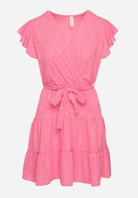 Born2be - Fuksjowa Kopertowa Sukienka Ozdobiona Falbanami i Paskiem Liliessa. Okazja: na co dzień. Typ kołnierza: dekolt w kształcie V. Kolor: różowy. Wzór: aplikacja. Typ sukienki: kopertowe. Styl: elegancki, casual, klasyczny #2