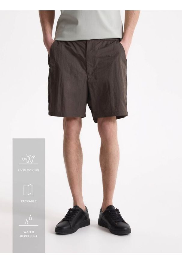 Reserved - Gładkie szorty loose fit - brązowy. Kolor: brązowy. Materiał: tkanina. Wzór: gładki