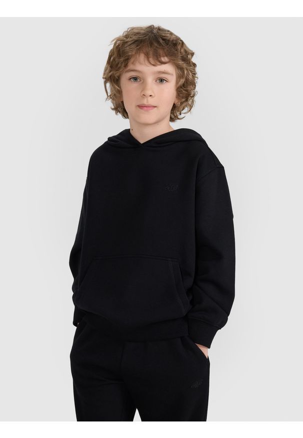 4f - 4F Bluza dresowa nierozpinana z kapturem chłopięca - czarna 128 (7-8 lat). Okazja: na co dzień. Typ kołnierza: kaptur. Kolor: czarny. Materiał: dresówka. Wzór: gładki, ze splotem. Sezon: lato. Styl: casual, sportowy