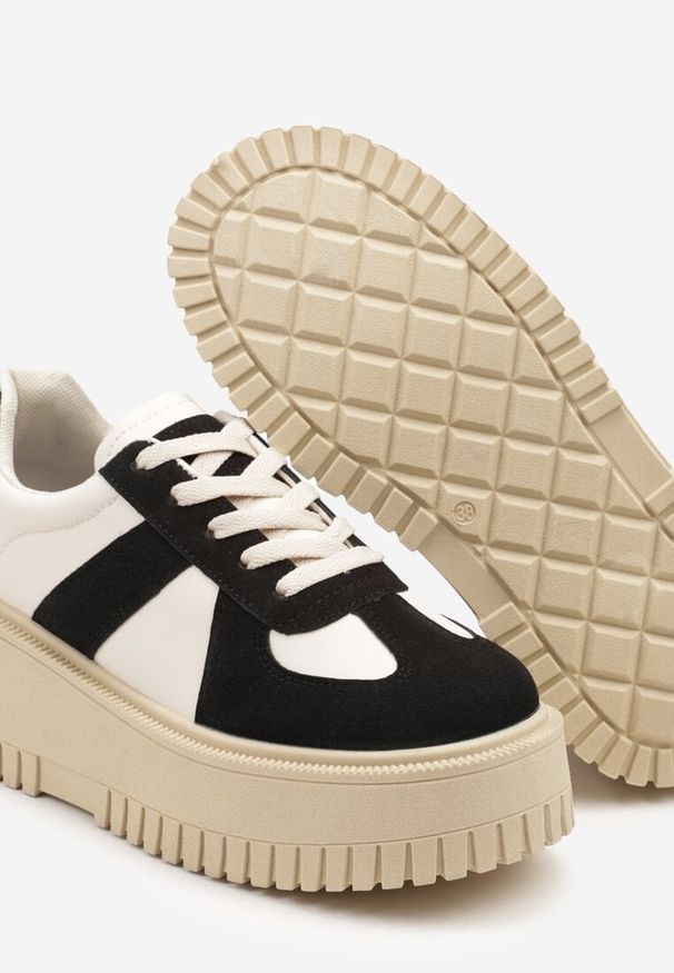 Renee - Czarno-Beżowe Sneakersy na Platformie Ozdobione Paskiem Vivesse. Okazja: na co dzień. Zapięcie: pasek. Kolor: czarny. Materiał: jeans. Wzór: aplikacja. Obcas: na platformie