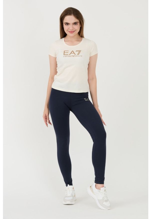 EA7 Emporio Armani - EA7 Beżowy t-shirt. Kolor: różowy