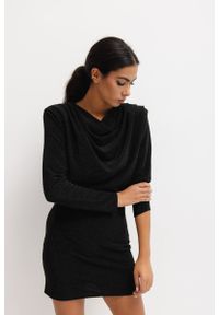 Marsala - Sukienka z długim rękawem o klasycznym kroju w kolorze SHINY BLACK - COLLETTE. Okazja: na imprezę. Kolor: czarny, srebrny, wielokolorowy. Materiał: materiał. Długość rękawa: długi rękaw. Styl: klasyczny. Długość: mini #1