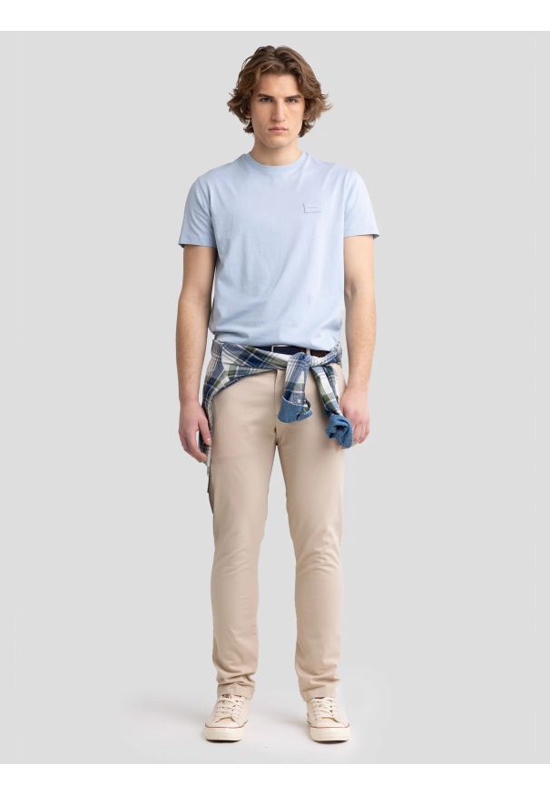 Big-Star - Koszulka męska z naszywką na piersi błękitna Arriser 400. Kolor: niebieski. Materiał: dzianina, jeans, guma. Wzór: aplikacja. Styl: elegancki, klasyczny