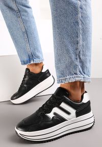 Renee - Czarne Sneakersy Sznurowane na Platformie Macelynn. Kolor: czarny. Obcas: na platformie #5
