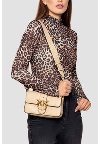 Pinko - PINKO Beżowa kopertówka Love One Mini Slouchy FL Vitello Morbido. Kolor: beżowy. Materiał: skórzane. Styl: casual, elegancki #4