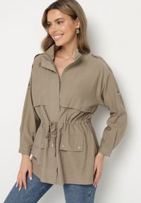 Born2be - Beżowa Kurtka Parka z Bawełną Ściągana w Pasie Troczkiem Zapinana na Napy Velethra. Okazja: na co dzień. Kolor: beżowy. Materiał: bawełna. Styl: casual #1