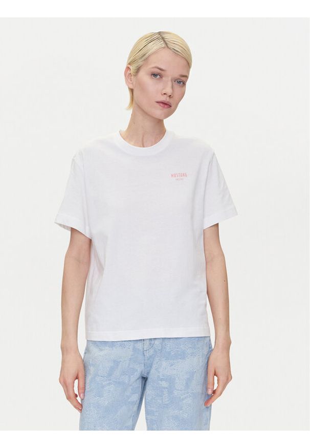 Mustang T-Shirt Floris 1016158 Biały Relaxed Fit. Kolor: biały. Materiał: bawełna
