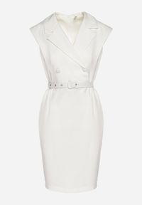 Born2be - Biała Dopasowana Sukienka Ozdobiona Paskiem z Klamrą Nandelli. Okazja: na spotkanie biznesowe. Typ kołnierza: dekolt w kształcie V. Kolor: biały. Wzór: aplikacja. Typ sukienki: dopasowane. Styl: biznesowy #7