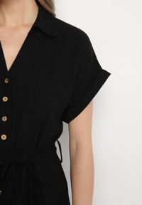 Born2be - Czarna Sukienka Koszulowa z Wiskozy i Lnu Wiązana w Talii z Kieszeniami Efrasira. Okazja: na co dzień. Kolor: czarny. Materiał: len, wiskoza. Typ sukienki: koszulowe. Styl: casual, elegancki #7