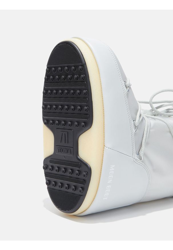 Moon Boot ICON NYLON BOOTS Śniegowce damskie. Wysokość cholewki: przed kolano. Zapięcie: sznurówki. Kolor: szary. Materiał: nylon. Szerokość cholewki: normalna. Sezon: zima. Styl: elegancki