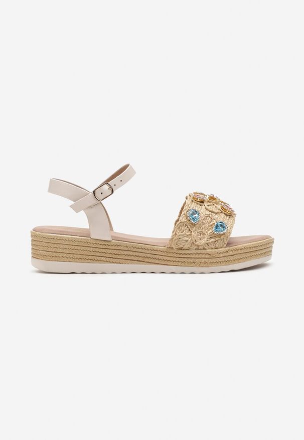 Born2be - Beżowe Płaskie Sandały z Przodu Ozdobione Rafią i Cyrkoniami Levona. Okazja: na co dzień. Kolor: beżowy. Wzór: aplikacja. Sezon: lato. Styl: casual, boho, elegancki