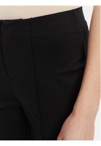 Guess Spodnie materiałowe V5YB11 KCX42 Czarny Regular Fit. Kolor: czarny. Materiał: syntetyk