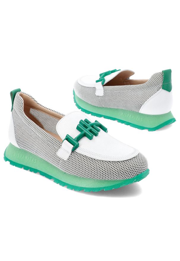 Biało-Zielone Półbuty Hispanitas Stylowe Wsuwane Obuwie Damskie. Okazja: na co dzień. Zapięcie: bez zapięcia. Kolor: biały. Materiał: jeans, skóra. Szerokość cholewki: normalna. Wzór: aplikacja. Styl: elegancki