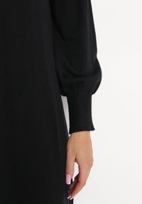 Born2be - Czarna Sweterkowa Sukienka z Półgolfem Deulia. Kolor: czarny. Materiał: dzianina. Sezon: jesień, zima #4