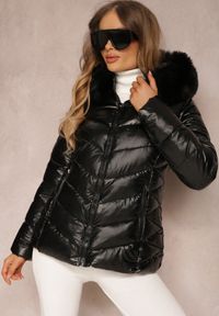Renee - Czarna Kurtka Pikowana z Odpinanym Futerkiem Chesten. Kolor: czarny. Materiał: futro. Sezon: jesień, zima. Styl: elegancki