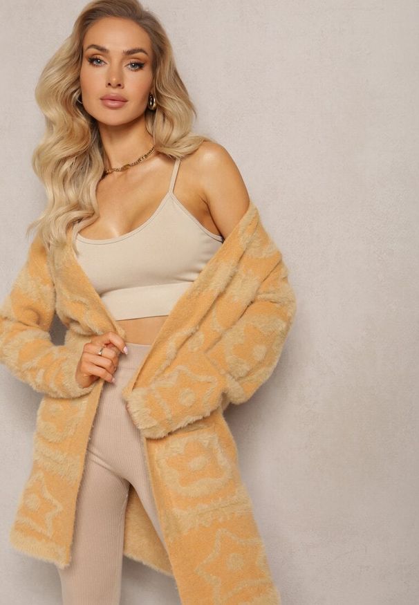 Renee - Brązowy Długi Kardigan Puszysty Aborra. Kolekcja: plus size. Kolor: brązowy. Materiał: tkanina, dzianina. Długość: długie. Wzór: aplikacja