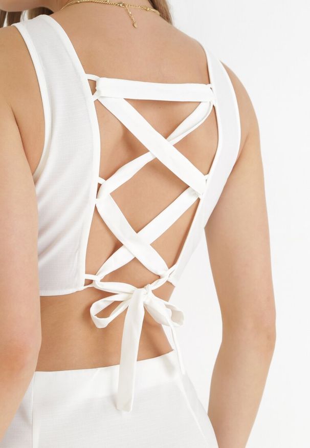 Born2be - Biała Trapezowa Sukienka Maxi z Wycięciami Amandika. Kolor: biały. Typ sukienki: trapezowe. Długość: maxi