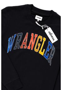 Wrangler - MĘSKA BLUZA WRANGLER LOGO SWEAT BLACK W6B6HY100. Kolor: czarny. Wzór: nadruk #10