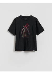 Reserved - T-shirt Stranger Things - czarny. Kolor: czarny. Materiał: dzianina, bawełna