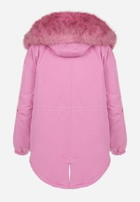 Born2be - Różowa Kurtka Parka Oversize z Futerkiem Mitto. Kolor: różowy. Materiał: futro. Długość rękawa: długi rękaw. Długość: długie. Sezon: zima, jesień. Styl: klasyczny, elegancki #6