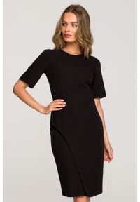 Stylove - Elegancka sukienka ołówkowa z dołem na zakładkę klasyczna czarna. Okazja: do pracy, na spotkanie biznesowe. Kolor: czarny. Typ sukienki: ołówkowe. Styl: klasyczny, elegancki #1