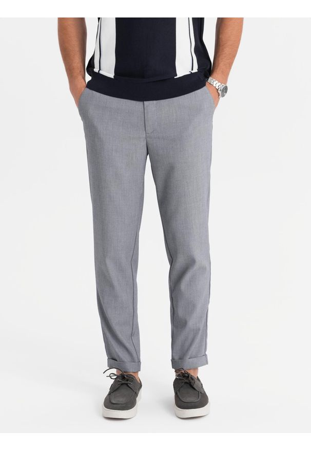 Ombre Clothing - Spodnie męskie chino REGULAR FIT z gumką w pasie – szare V2 OM-PACP-0157 - XXL. Okazja: na co dzień. Kolor: szary. Materiał: guma, włókno, tkanina, wiskoza, bawełna, materiał, poliester. Styl: elegancki, casual