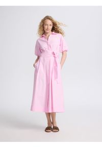 Reserved - Sukienka midi z wiązaniem - różowy. Kolor: różowy. Materiał: bawełna. Długość: midi #1