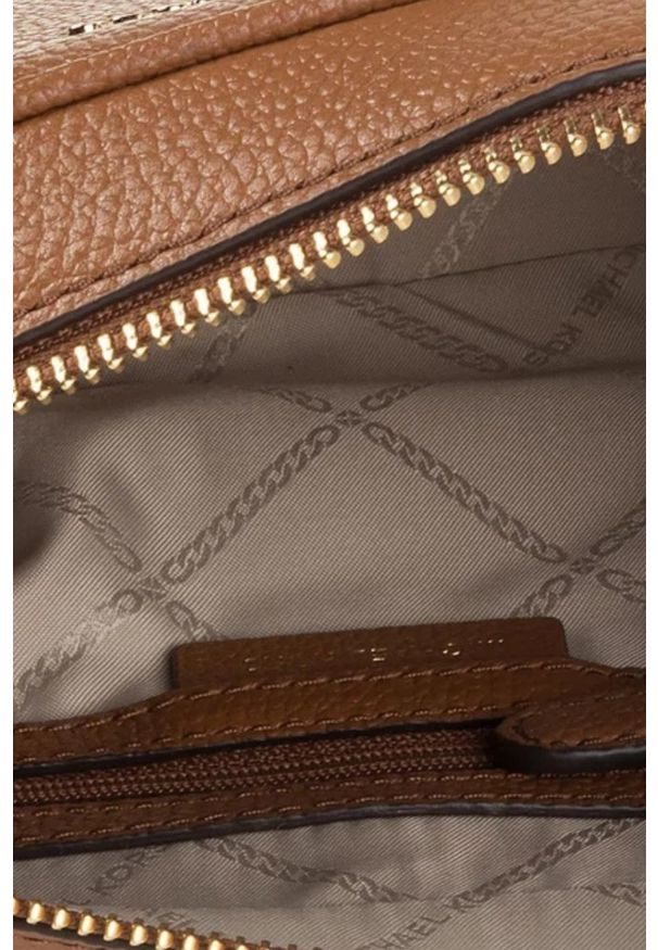 Michael Kors - MICHAEL KORS Brązowa listonoszka ze skóry. Kolor: brązowy. Materiał: skórzane. Styl: casual, elegancki