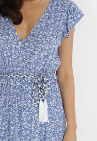 Born2be - Niebieska Sukienka Cadulenn. Typ kołnierza: kołnierz z falbankami. Kolor: niebieski. Materiał: tkanina. Długość rękawa: krótki rękaw. Wzór: nadruk, aplikacja, kwiaty. Styl: boho. Długość: maxi #2