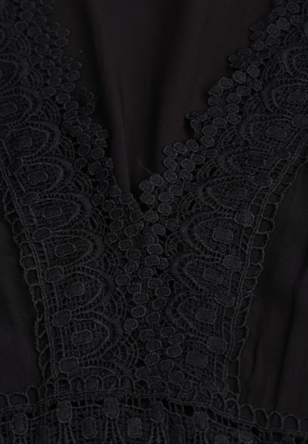 Born2be - Czarna Rozkloszowana Sukienka z Koronką Brightyn. Kolor: czarny. Materiał: koronka. Wzór: koronka. Długość: maxi