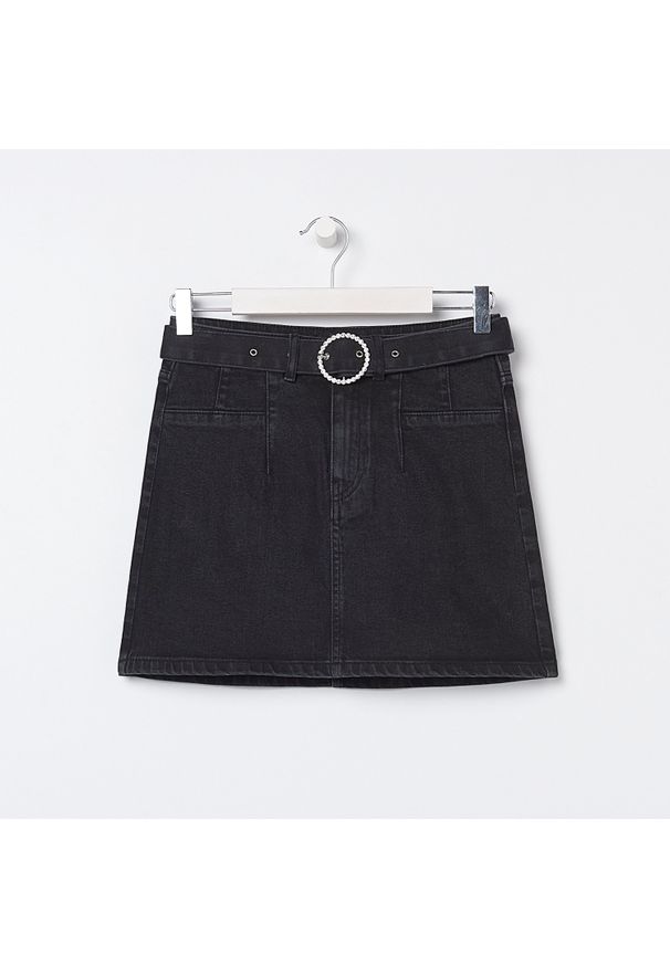 Sinsay - Jeansowa spódnica mini ECO AWARE - Czarny. Kolor: czarny. Materiał: jeans